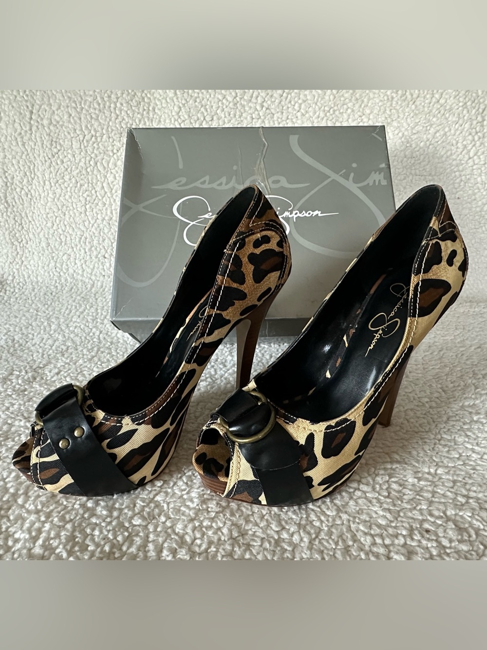 Vintage Jessica Simpson Leopard Pumps